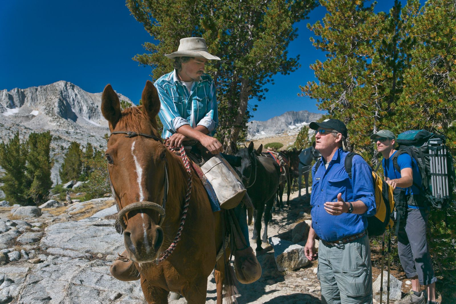 Dayton Duncan, center, talks with wrangler of pack team, Kings Canyon National Park