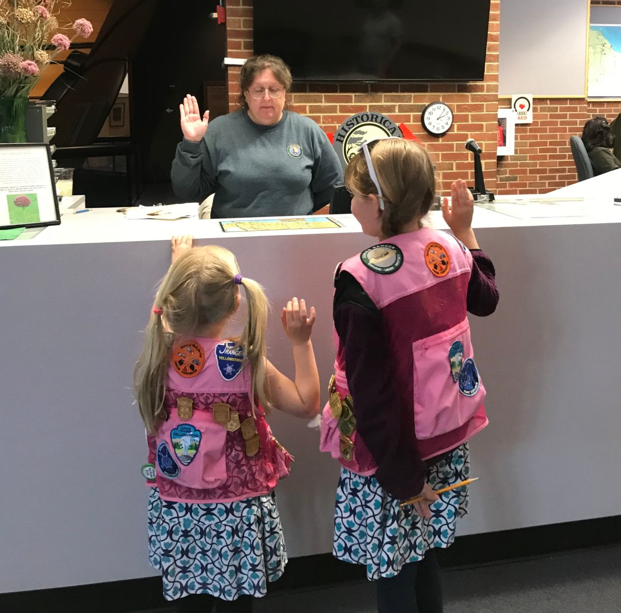 Junior Rangers take their pledge at Yorktown Battlefield